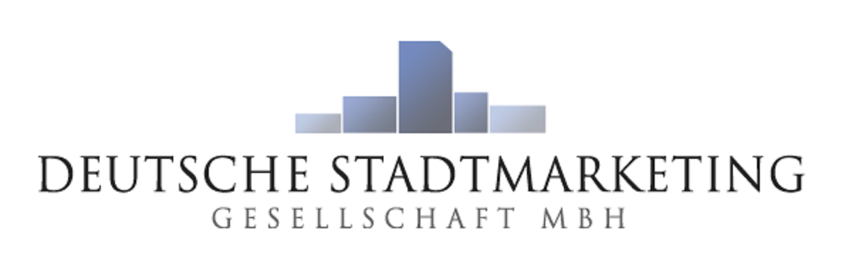 Logo der Deutschen Stadtmarketing Gesellschaft mbH mit stilisierter Skyline in Blautönen über dem Firmennamen.